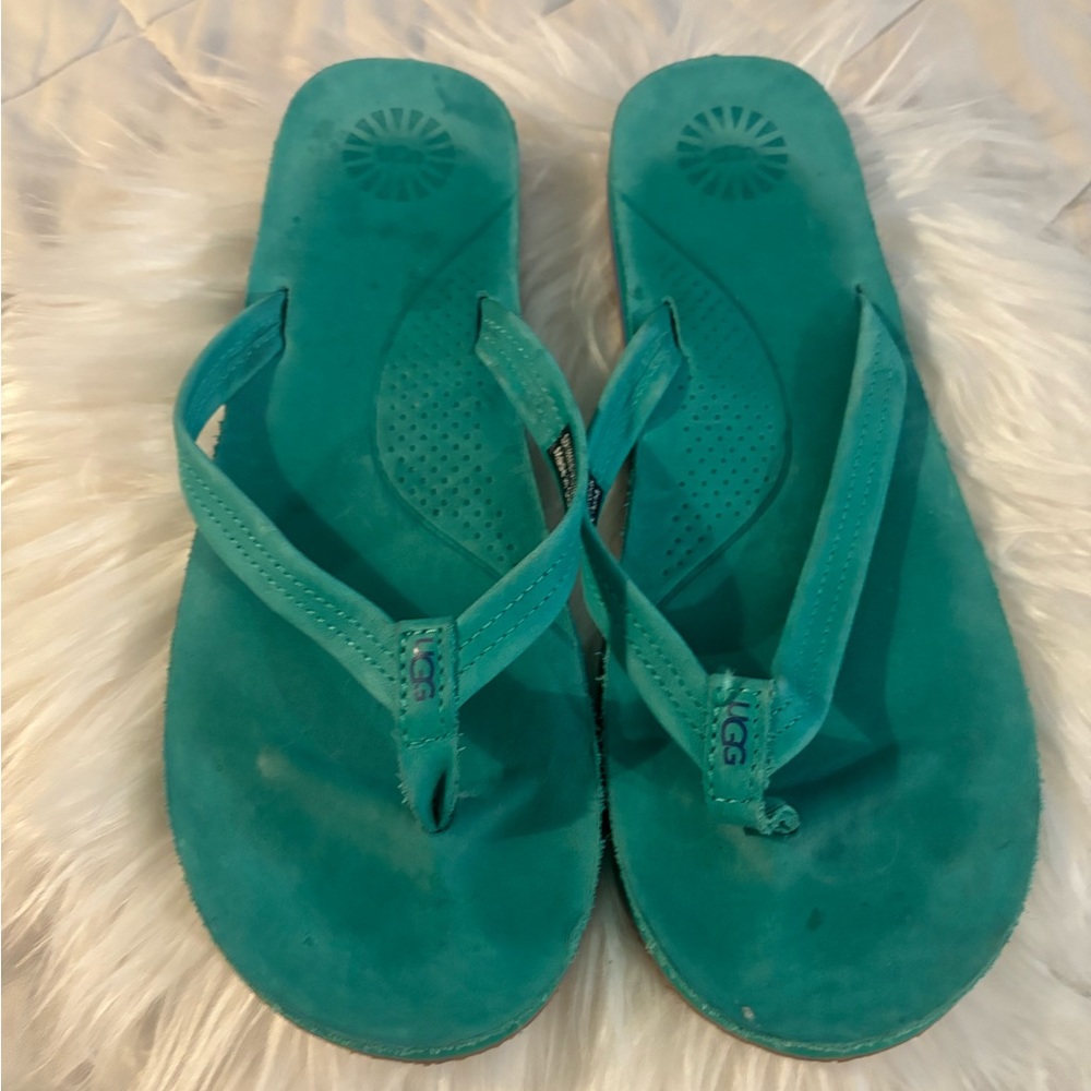 UGG LADIES FLIP FLOP SHOES.